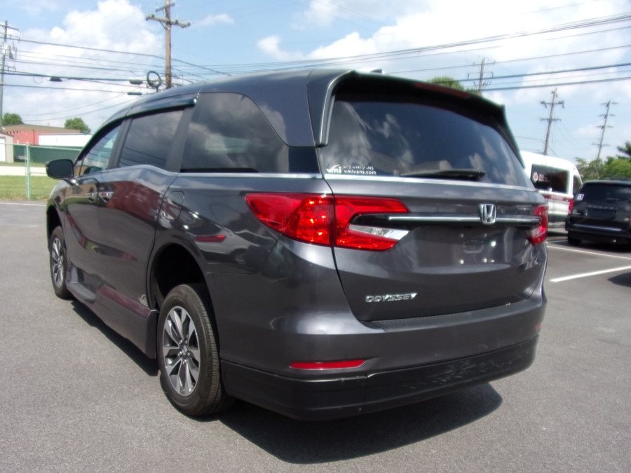 Grey Honda Odyssey image number 4