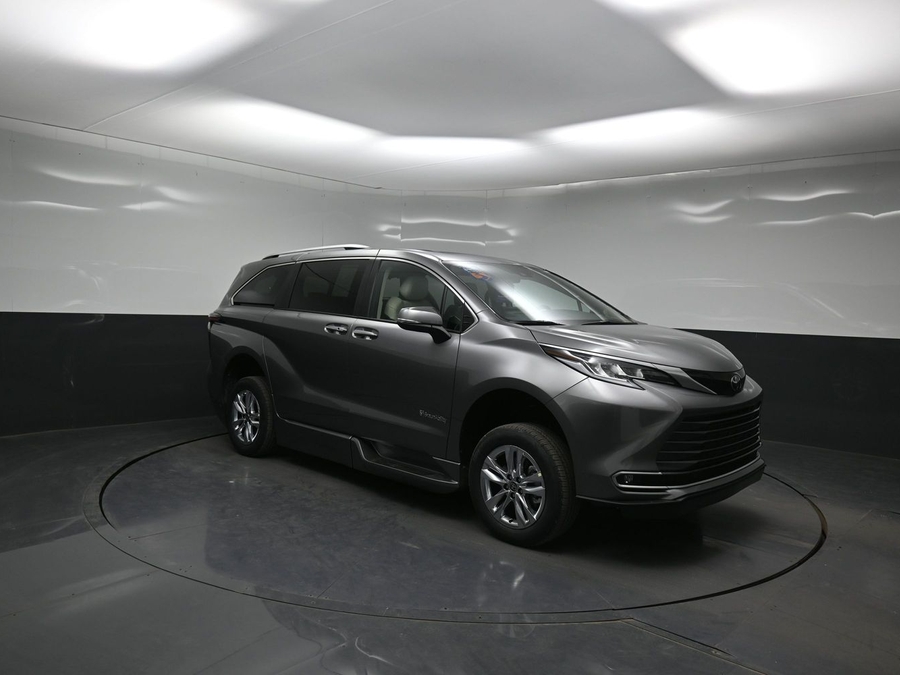 New 2026 Toyota Sienna Hybrid Limited - BraunAbility Side Entry Entry In Floor Automatic Ramp
