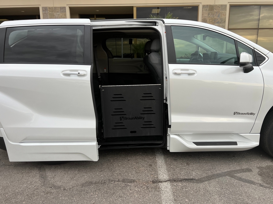 Used 2024 Toyota Sienna Hybrid XLE Base - BraunAbility Side Entry Entry Fold Out Automatic Ramp