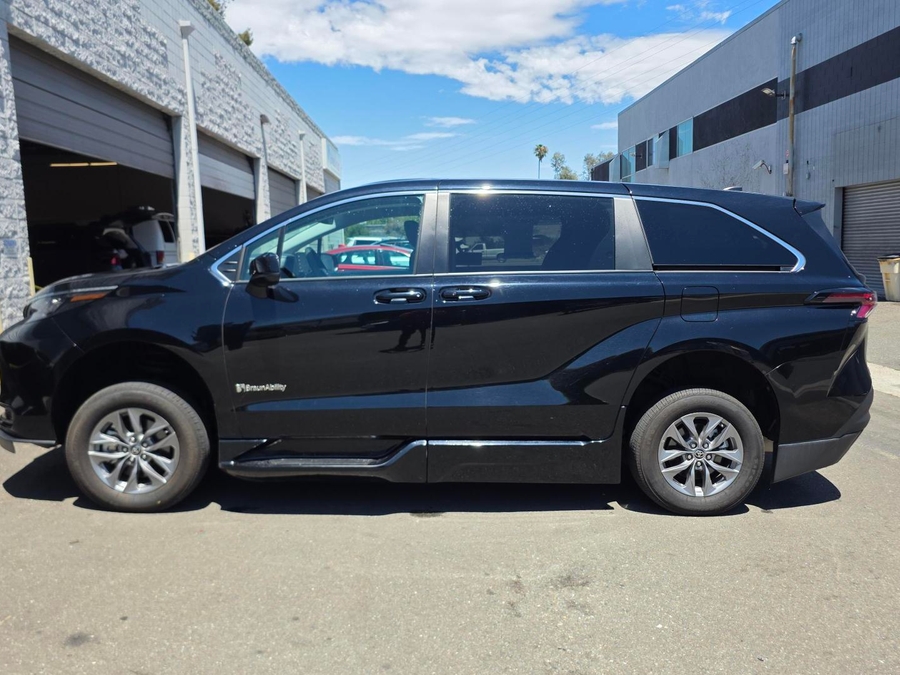 Used 2024 Toyota Sienna Hybrid LE - BraunAbility Side Entry Fold Out Automatic Ramp