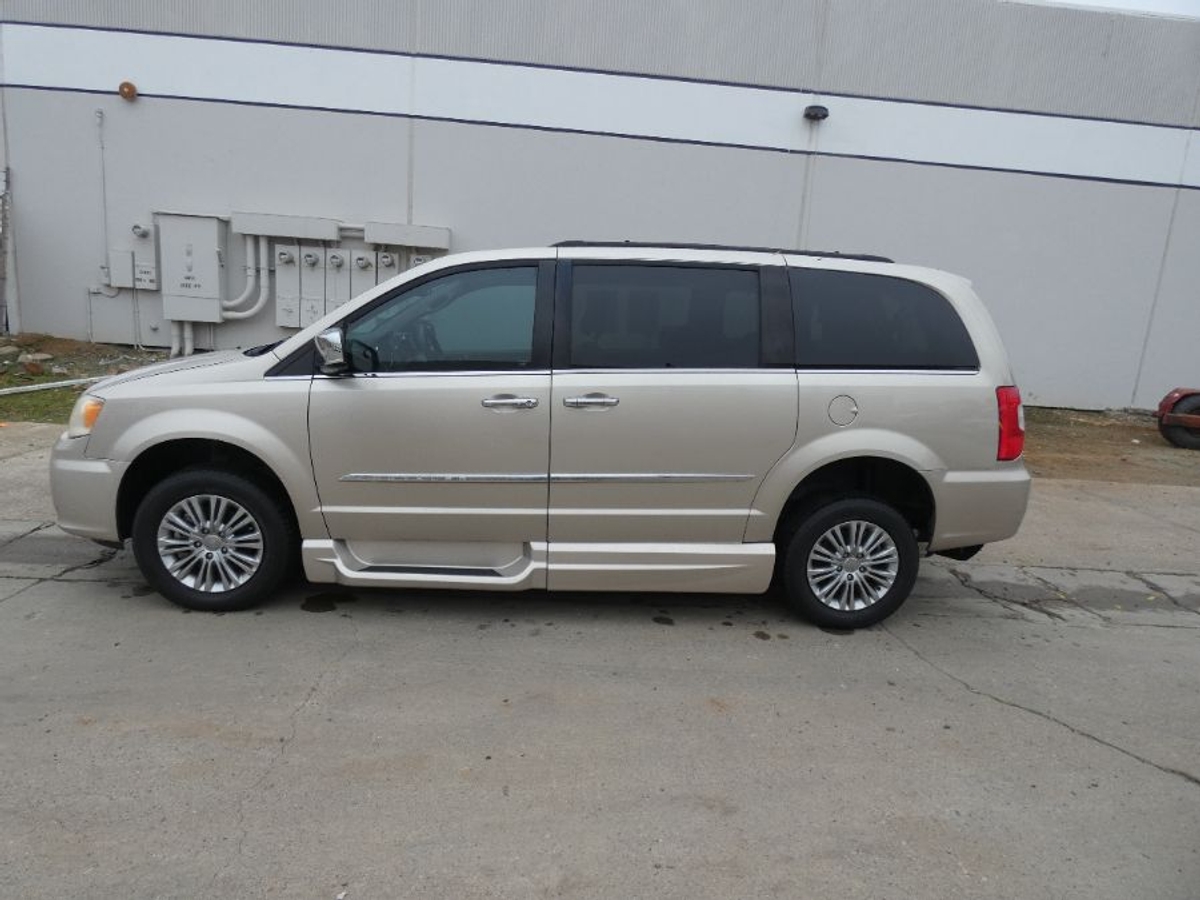 2015 CHRYSLER TOWN AND COUNTRY - Image 14