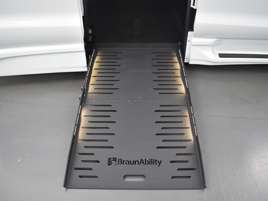 New 2025 Chrysler Pacifica Select Safety - BraunAbility Side Entry Entry Fold Out Automatic Ramp