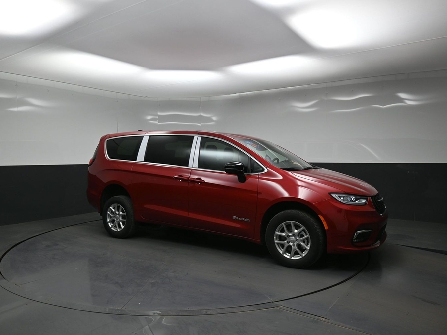 Red Chrysler Pacifica image number 19