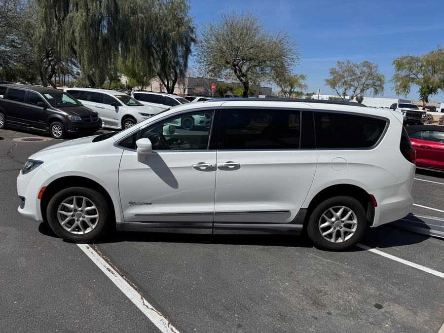 Used 2020 Chrysler Pacifica Touring L - BraunAbility Side Entry Entry Fold Out Manual Ramp