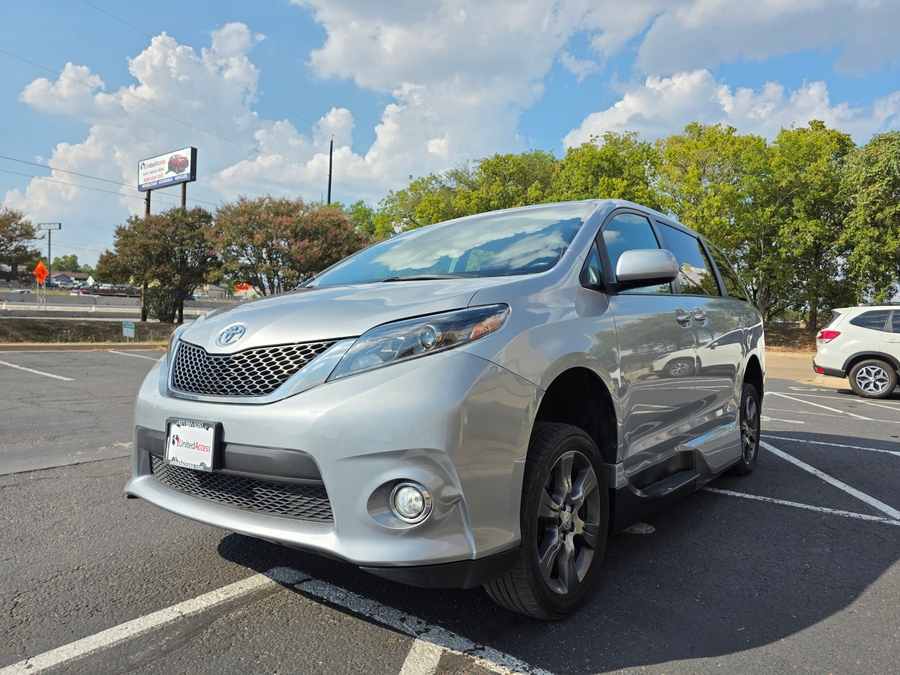Used 2015 Toyota Sienna SE - VMI Side Entry Entry In Floor Automatic Ramp
