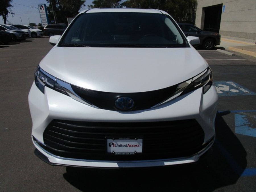 Used 2023 Toyota Sienna Hybrid XLE Plus - BraunAbility Side Entry Entry Fold Out Automatic Ramp