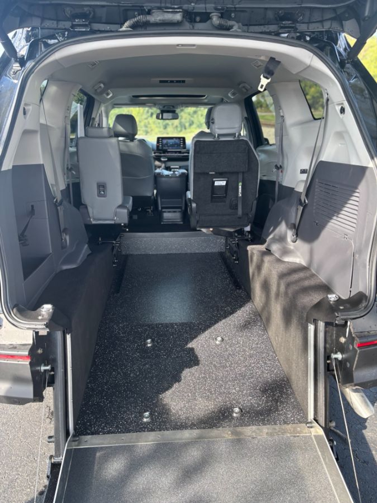 Black Toyota Sienna image number 12