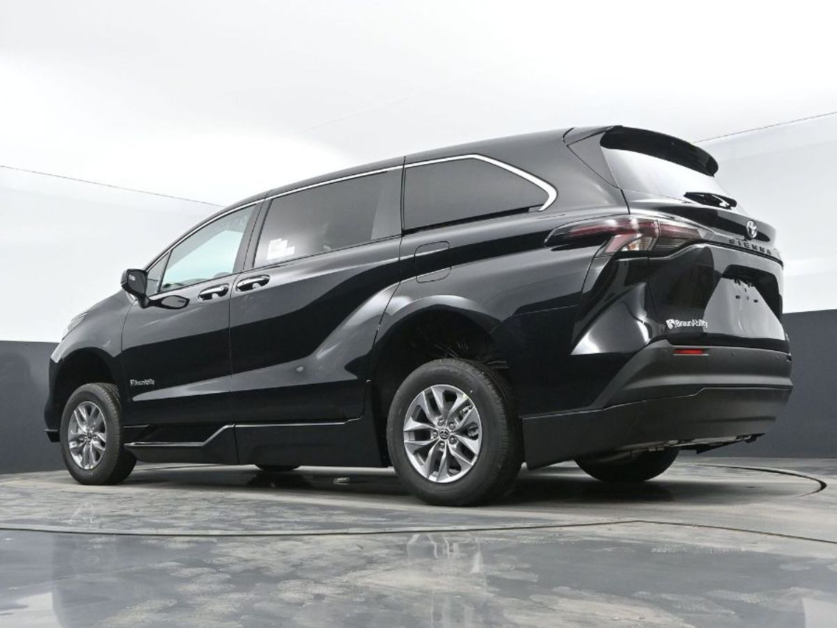 Black Toyota Sienna image number 12