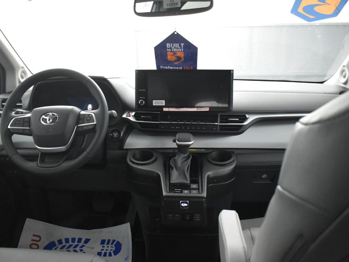 2025 TOYOTA SIENNA - Image 13