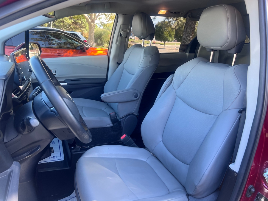 Used 2021 Toyota Sienna Hybrid XLE Plus - BraunAbility Side Entry Fold Out Automatic Ramp