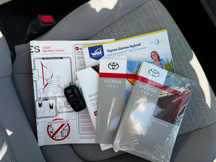 Used 2021 Toyota Sienna Hybrid LE - Vantage Mobility Commercial Side Entry Entry In Floor Manual Ramp