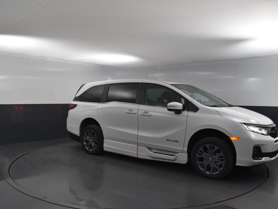 White Honda Odyssey image number 17