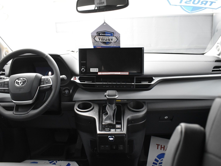 New 2025 Toyota Sienna Hybrid XLE Plus - BraunAbility Side Entry Entry In Floor Automatic Ramp