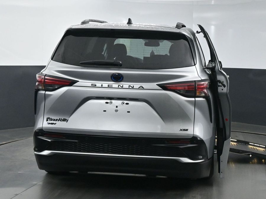 New 2025 Toyota Sienna Hybrid XSE Sport - BraunAbility Side Entry Entry Fold Out Automatic Ramp