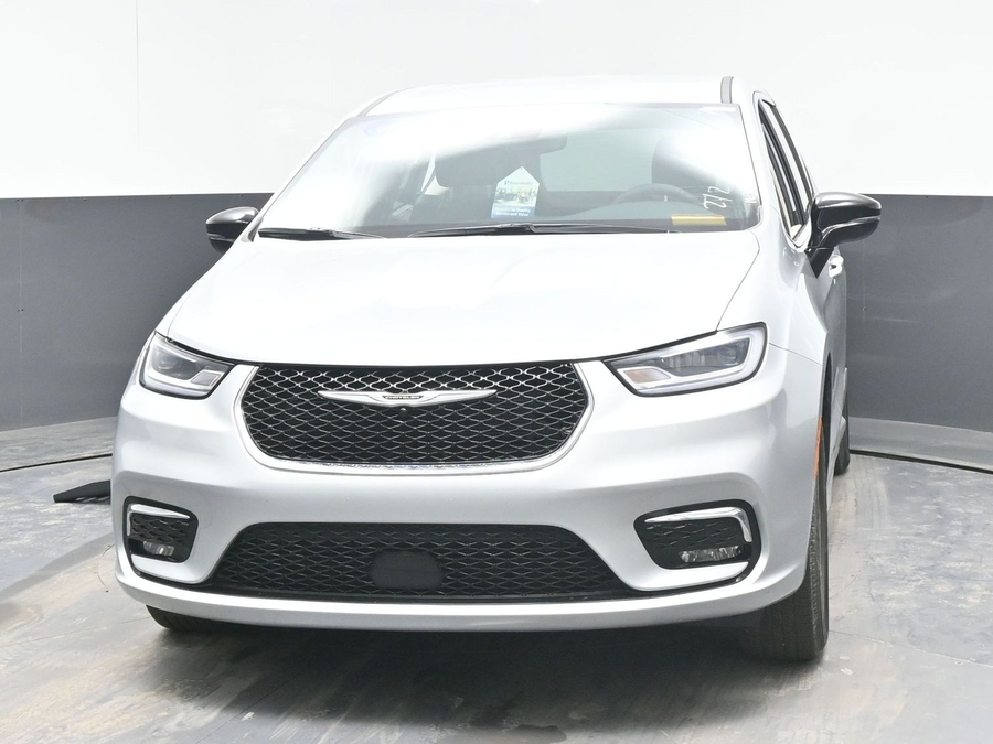 Used 2024 Chrysler Pacifica Touring L - BraunAbility Side Entry Entry Fold Out Automatic Ramp