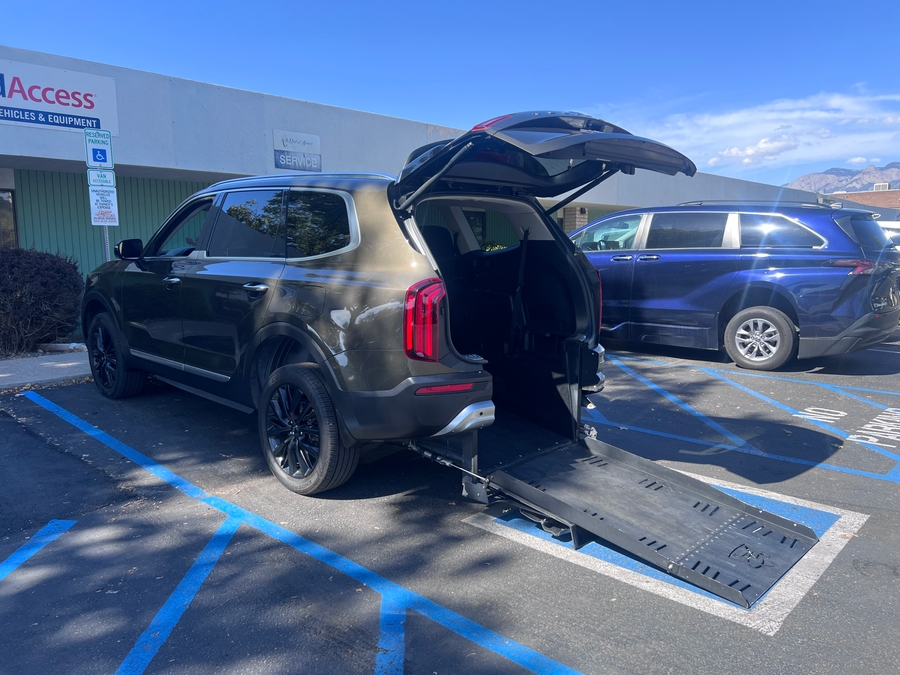 Used 2020 Kia Telluride SX - Freedom Rear Entry Fold Out Automatic Ramp