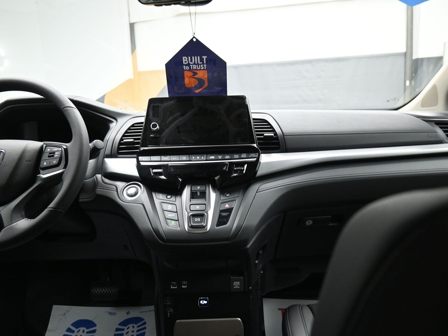 Black Honda Odyssey image number 12