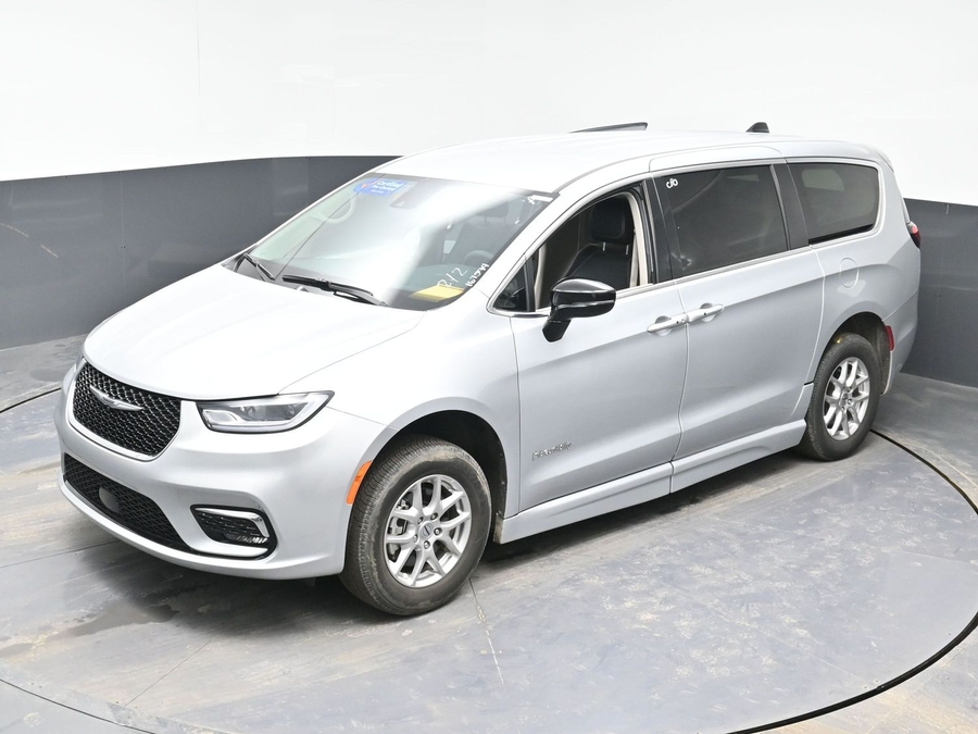Used 2024 Chrysler Pacifica Touring L - BraunAbility Side Entry Entry Fold Out Automatic Ramp