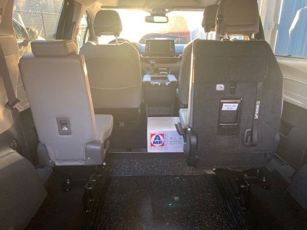 2024 TOYOTA SIENNA - Image 6