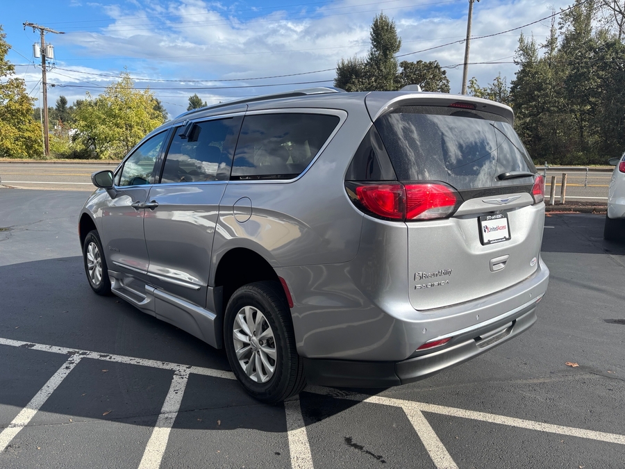 Used 2018 Chrysler Pacifica Touring L - BraunAbility Side Entry Fold Out Automatic Ramp