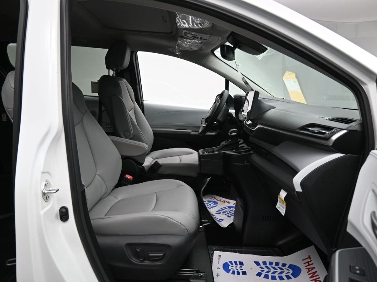 2025 TOYOTA SIENNA - Image 7