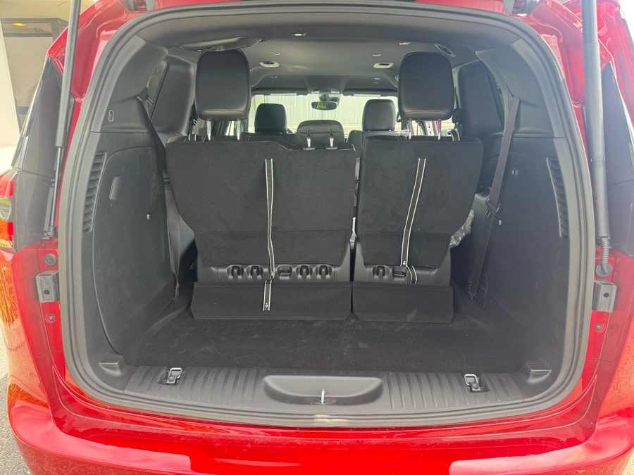 Red Chrysler Pacifica image number 19