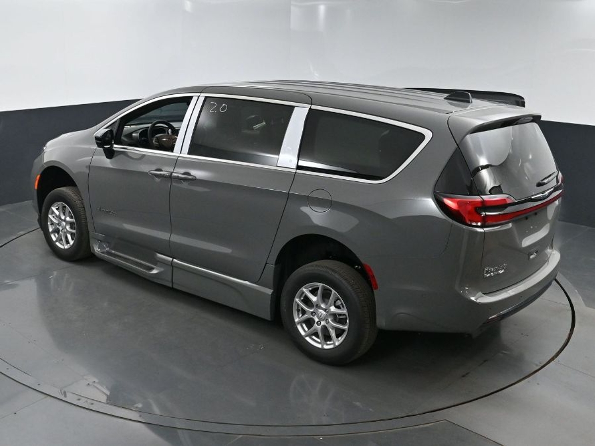 2025 CHRYSLER PACIFICA - Image 25