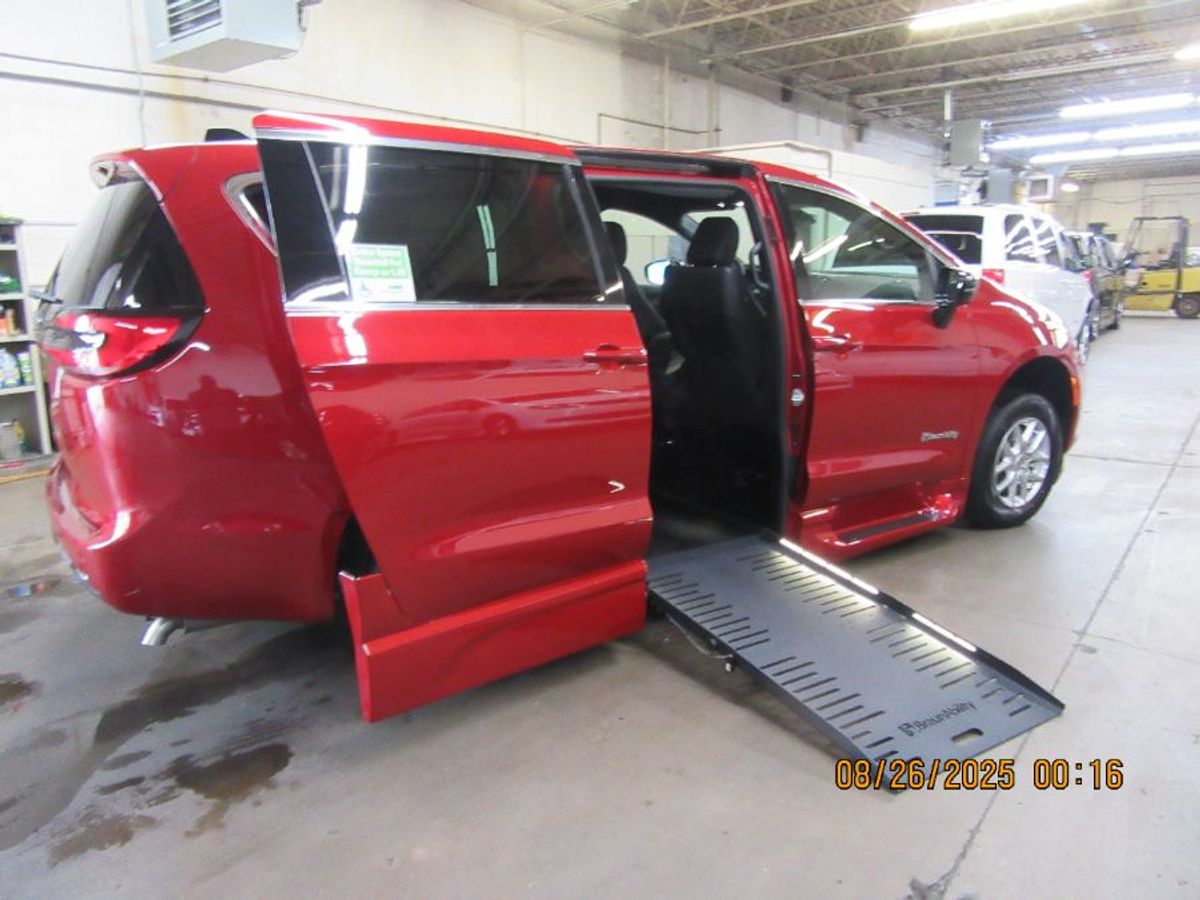 Red Chrysler Pacifica image number 17