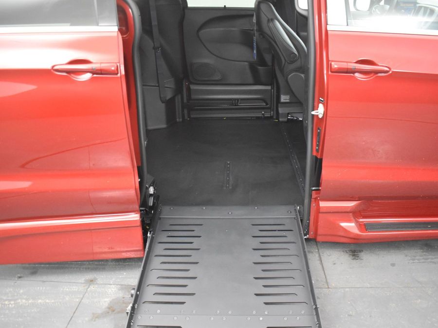 New 2025 Chrysler Pacifica Select Safety - BraunAbility Side Entry Entry Fold Out Automatic Ramp