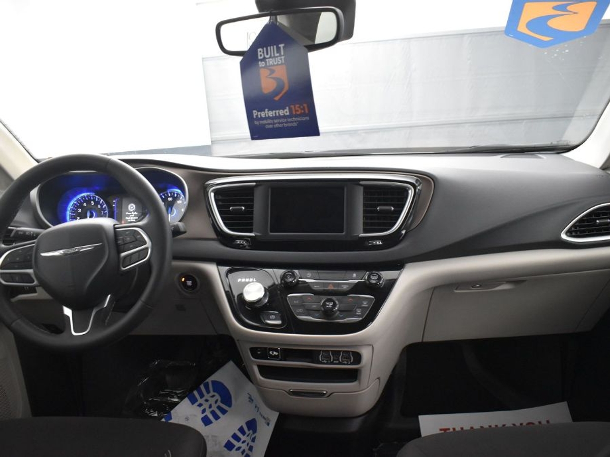 2023 CHRYSLER VOYAGER - Image 13