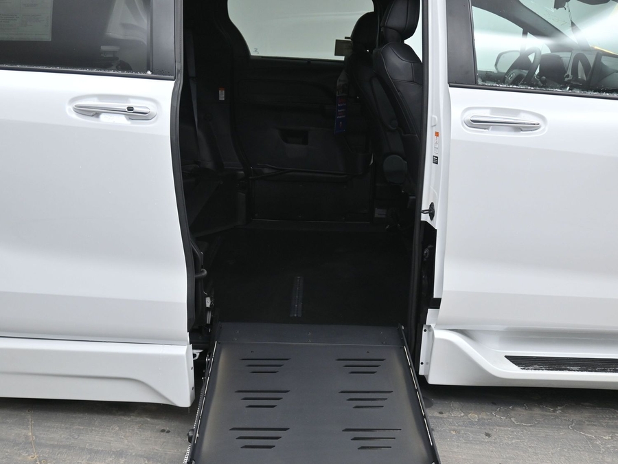 White Toyota Sienna image number 11