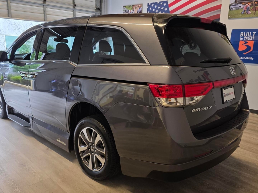 Used 2015 Honda Odyssey Touring Elite - VMI Side Entry Entry In Floor Automatic Ramp