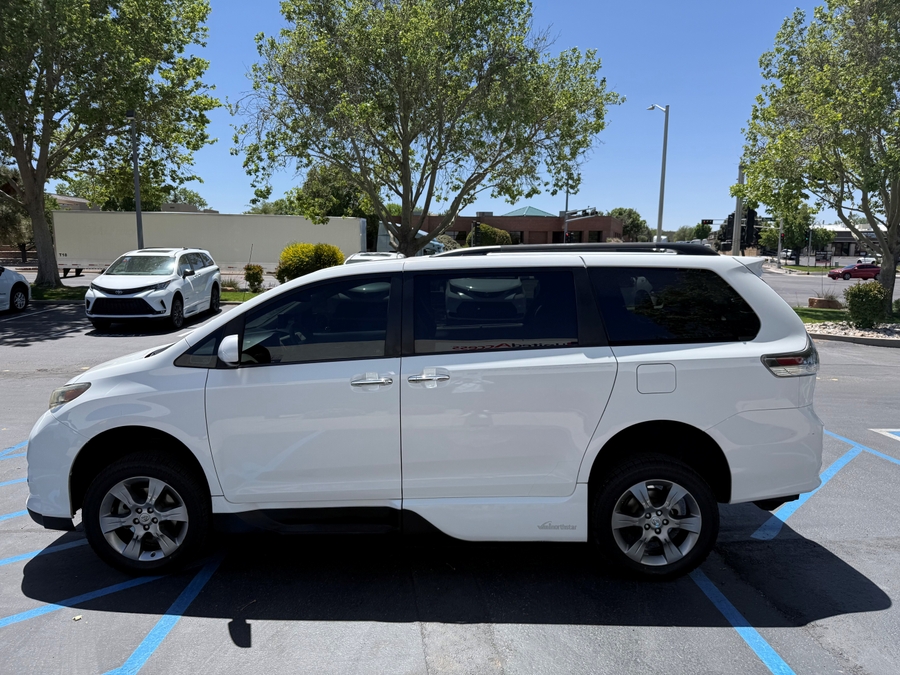 Used 2014 Toyota Sienna SE - VMI Side Entry Entry In Floor Automatic Ramp