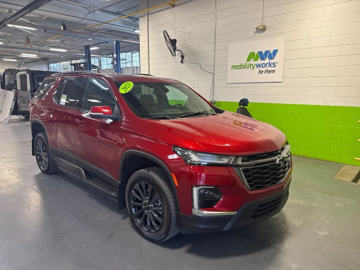 Red Chevrolet Traverse image number 3