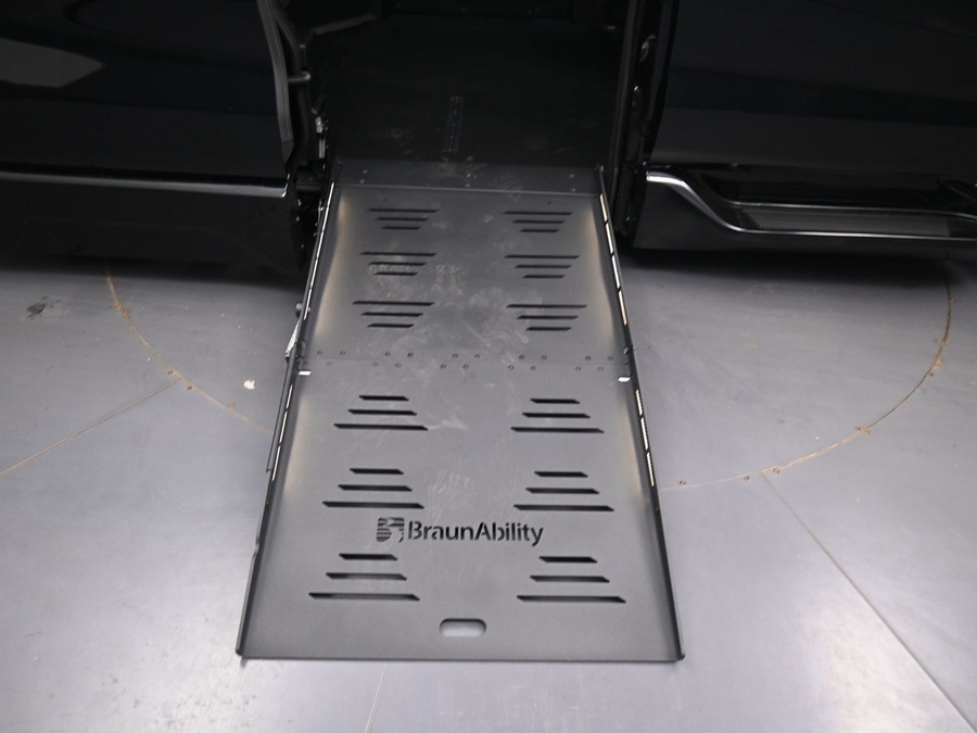 New 2026 Toyota Sienna Hybrid XLE Add - BraunAbility Side Entry Fold Out Automatic Ramp