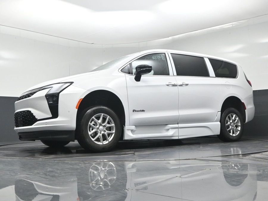 White Chrysler Pacifica image number 23