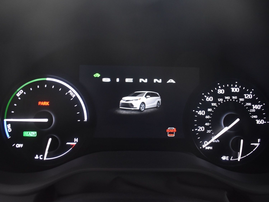 New 2025 Toyota Sienna Hybrid XLE Base - BraunAbility Side Entry Entry Fold Out Automatic Ramp