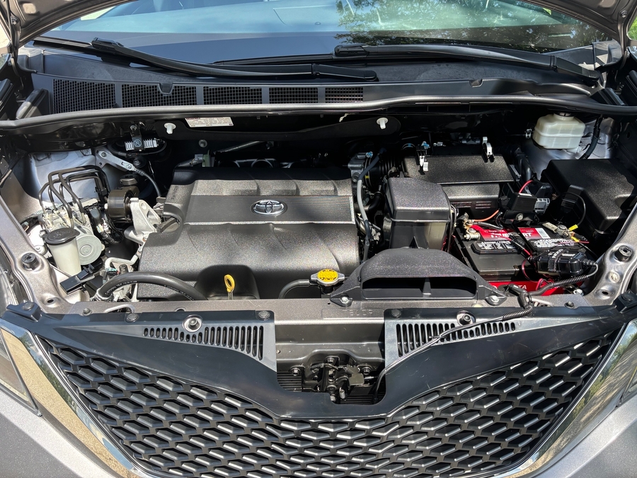 Used 2016 Toyota Sienna SE - BraunAbility Side Entry In Floor Automatic Ramp