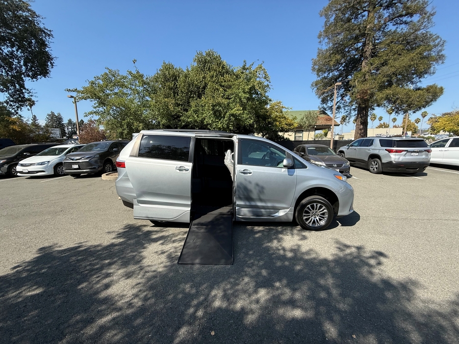 Used 2020 Toyota Sienna XLE - VMI Side Entry In Floor Automatic Ramp