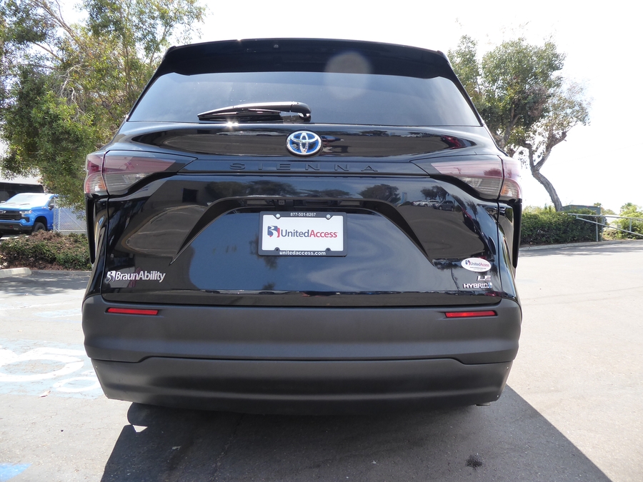 Used 2024 Toyota Sienna Hybrid LE Base - BraunAbility Side Entry Fold Out Automatic Ramp
