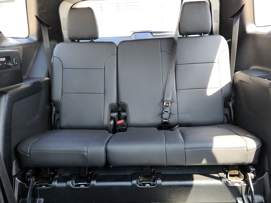 Blue Chevrolet Traverse image number 15