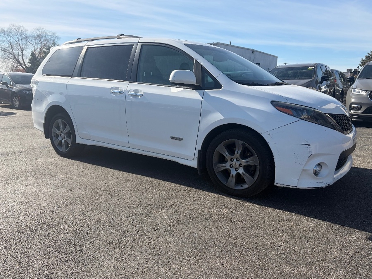 2015 TOYOTA SIENNA - Image 17