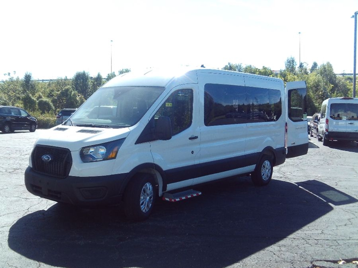 White Ford T350 image number 8