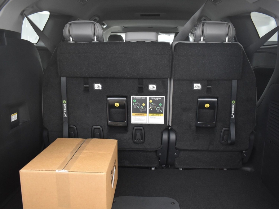 New 2025 Toyota Sienna Hybrid XLE Base - BraunAbility Side Entry Entry Fold Out Automatic Ramp