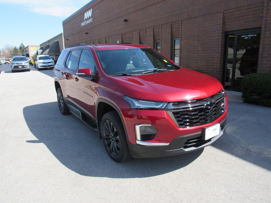 Red Chevrolet Traverse image number 4