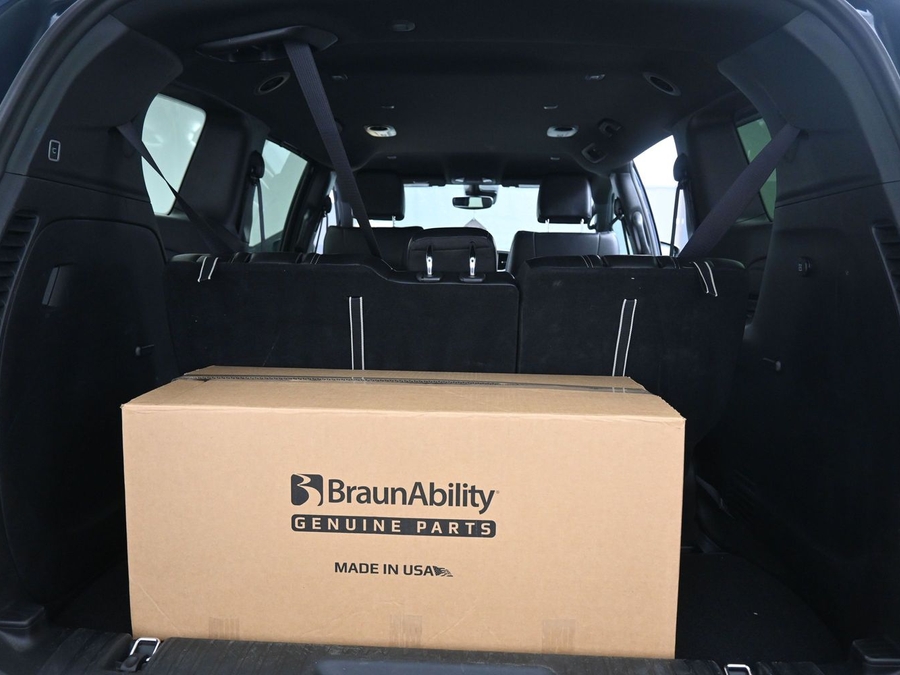 Used 2025 Chrysler Pacifica Select - BraunAbility Side Entry In Floor Automatic Ramp