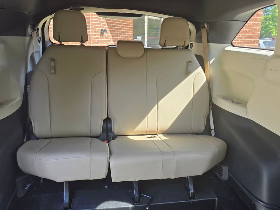 2021 Toyota Sienna XLE - Photo 15