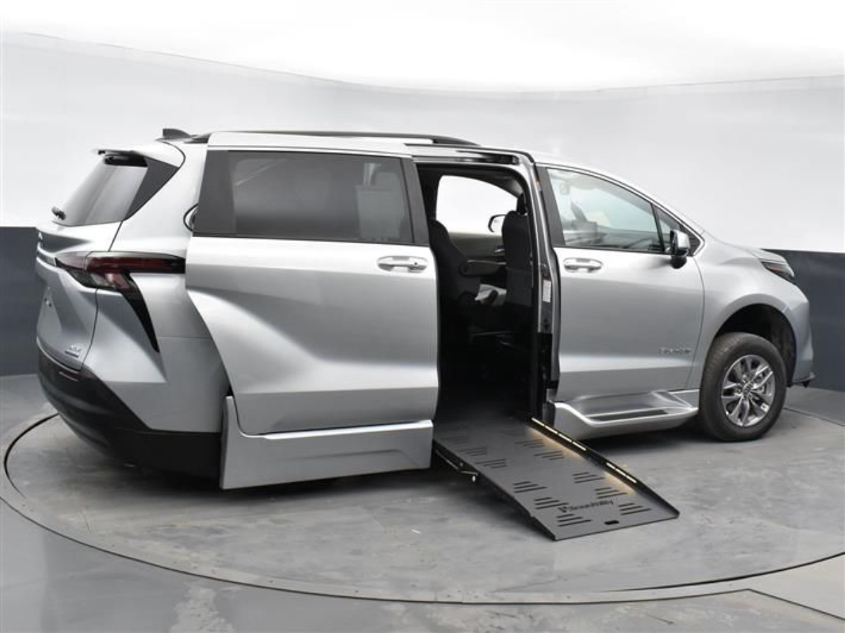 2023 TOYOTA SIENNA - Image 7