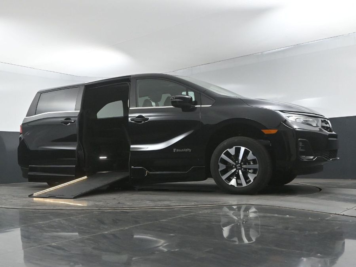 Black Honda Odyssey image number 8