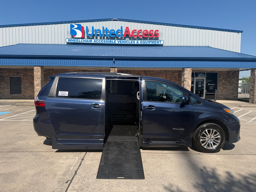 Used 2020 Toyota Sienna XLE - BraunAbility Side Entry Entry In Floor Automatic Ramp